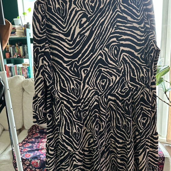 Laura Plus Tiered Zebra Dress - Picture 6 of 6